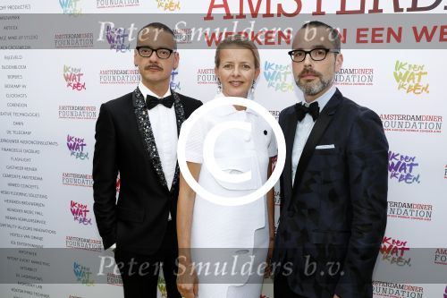 Amsterdam 4 juni 2016
Amsterdam Dam diner in de HMH tbv het aidsfonds.
Prinses Mabel met Victor en Rolf
