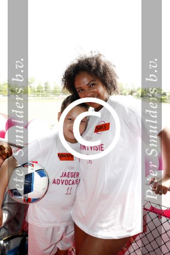 Amsterdam 21 mei 2016
Voetballen voor down in Amsterdam met div Bn ers.
Raffaela Paton met dochter