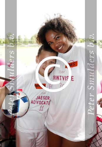 Amsterdam 21 mei 2016
Voetballen voor down in Amsterdam met div Bn ers.
Raffaela Paton met dochter