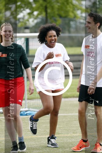 Amsterdam 21 mei 2016
Voetballen voor down in Amsterdam met div Bn ers.
Raffaela Paton met dochter