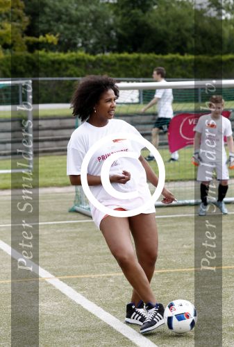 Amsterdam 21 mei 2016
Voetballen voor down in Amsterdam met div Bn ers.
Raffaela Paton met dochter