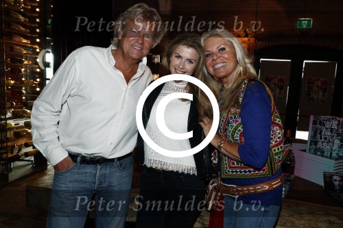 Amsterdam 26 mei 2016 
Boekpresentatie boek over ABBA in the Harbour Club . LUV ontvangt het boek uit handen van de schrijver Stany v Wymeersch. Michiel Gunning Renee Gunning en Marga Scheide