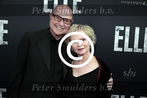 Amsterdam 31 mei 2016
Premiere nieuwste film van Paul Verhoeven Elle in Tuschinski.
Renee Soutendijk met haar man Ted Lenssen