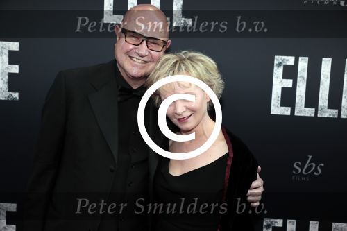 Amsterdam 31 mei 2016
Premiere nieuwste film van Paul Verhoeven Elle in Tuschinski.
Renee Soutendijk met haar man Ted Lenssen