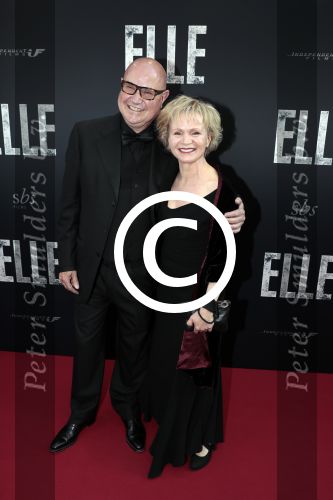 Amsterdam 31 mei 2016
Premiere nieuwste film van Paul Verhoeven Elle in Tuschinski.
Renee Soutendijk met haar man Ted Lenssen