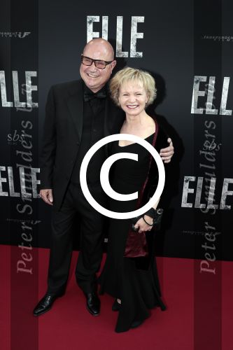 Amsterdam 31 mei 2016
Premiere nieuwste film van Paul Verhoeven Elle in Tuschinski.
Renee Soutendijk met haar man Ted Lenssen
