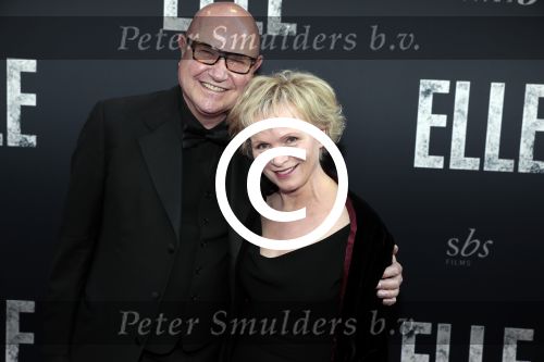Amsterdam 31 mei 2016
Premiere nieuwste film van Paul Verhoeven Elle in Tuschinski.
Renee Soutendijk met man Thed Lensen