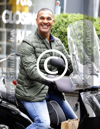 Amsterdam 3 juni 2016
Ruud Gullit op de scooter in Amsterdam zuid