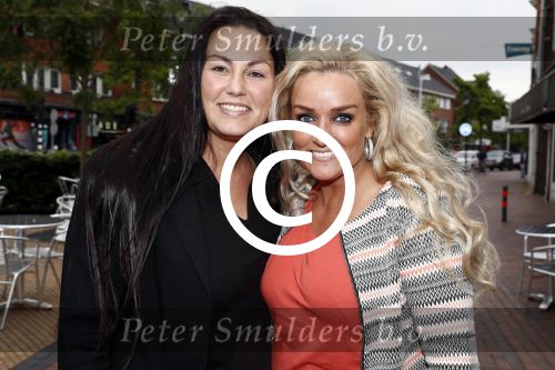 Hilversum 25 mei 2016
Feest Imca Marina vanwege 60 jarig artiesten jubileum en haar 75e verjaardag in de kei.
Samantha Steenwijk met partner