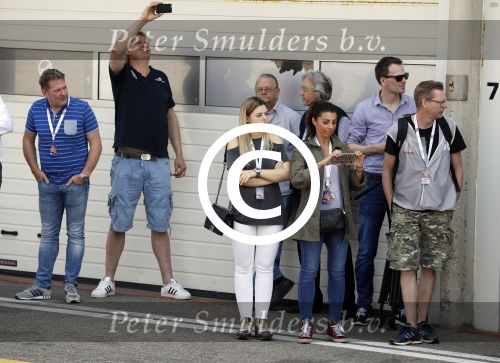 Zandvoort 4 juni 2016
Jumbo familie racedagen op Zandvoort met oa Max Verstappen en zijn Red Bull race auto. Sophie marie Kumpen en dochter Victoria Verstappen