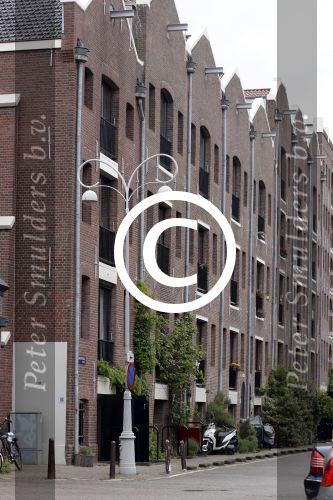 Amsterdam 23 mei 2016
Thijs Romer verlaat zijn huis om vervolgens met Katja haar auto weg te rijden.
