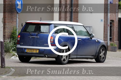 Amsterdam 23 mei 2016
Thijs Romer verlaat zijn huis om vervolgens met Katja haar auto weg te rijden.