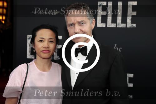 Amsterdam 31 mei 2016
Premiere nieuwste film van Paul Verhoeven Elle in Tuschinski.
Thom Hoffman met partner