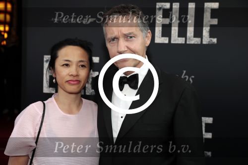 Amsterdam 31 mei 2016
Premiere nieuwste film van Paul Verhoeven Elle in Tuschinski.
Thom Hoffman met partner