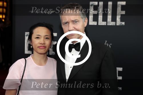 Amsterdam 31 mei 2016
Premiere nieuwste film van Paul Verhoeven Elle in Tuschinski. Thom Hoffman met zijn vrouw