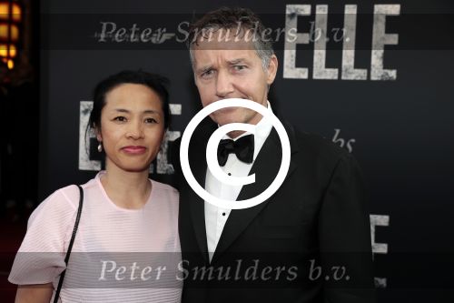 Amsterdam 31 mei 2016
Premiere nieuwste film van Paul Verhoeven Elle in Tuschinski. Thom Hoffman met zijn vrouw