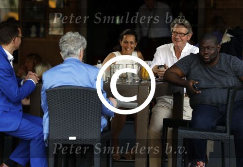 Amsterdam 4 juni 2016 
Ursul de Geer met vriendin op terras bij hotel Americain.