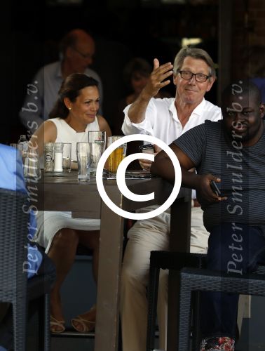 Amsterdam 4 juni 2016 
Ursul de Geer met vriendin op terras bij hotel Americain.