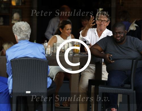 Amsterdam 4 juni 2016 
Ursul de Geer met vriendin op terras bij hotel Americain.
