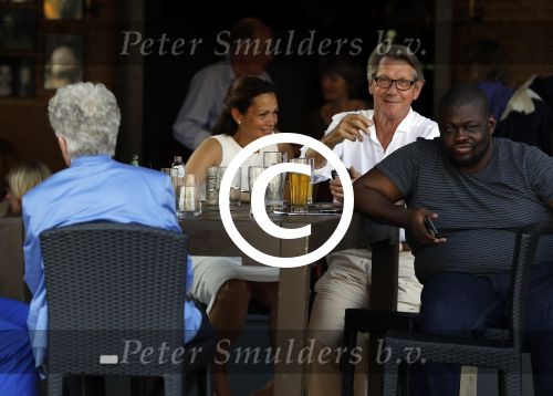 Amsterdam 4 juni 2016 
Ursul de Geer met vriendin op terras bij hotel Americain.