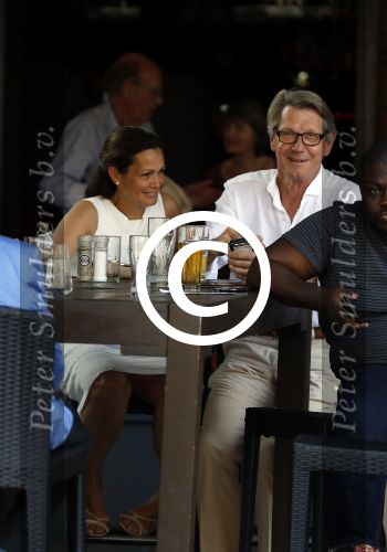 Amsterdam 4 juni 2016 
Ursul de Geer met vriendin op terras bij hotel Americain.