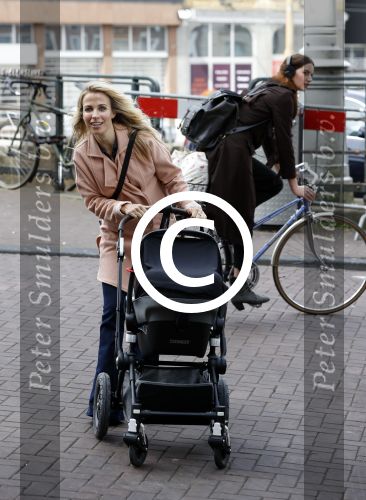 Amsterdam 24 mei 2016
Mom,s moment met meerdere bekende vrouwen die zwanger zijn of net bevallen.
Event vond plaats in hotel L\'europe en werd georganiseerd door the class company. Vivian Reijs met zoontje James