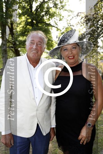 Haarzuilens 21 juni 2017
Haringparty bij kasteel de Haar. Aad den Dulk met zijn vrouw