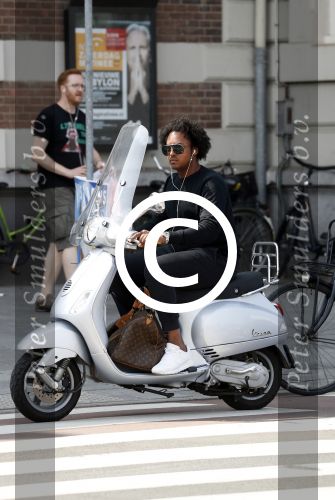 Amsterdam 3 juni 2017  
Oud Idols deelnemers Aaron op vespa scooter.