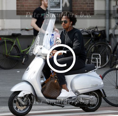 Amsterdam 3 juni 2017  
Oud Idols deelnemers Aaron op vespa scooter.