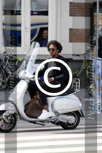 Amsterdam 3 juni 2017  
Oud Idols deelnemers Aaron op vespa scooter.