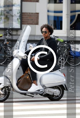 Amsterdam 3 juni 2017  
Oud Idols deelnemers Aaron op vespa scooter.