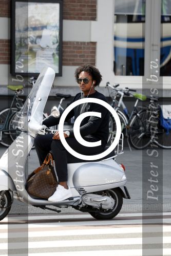 Amsterdam 3 juni 2017  
Oud Idols deelnemers Aaron op vespa scooter.