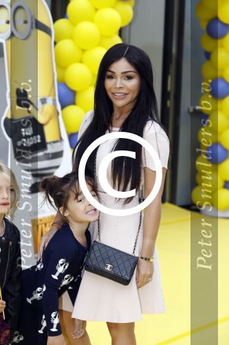 Amsterdam 17 juni 2017
Premiere Verschrikkelijke Ikke in Pathe Arena. Amanda Balk met dochter Vegas