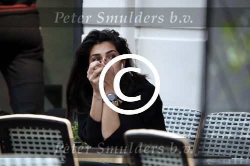 Amsterdam 7 juni 2017 
Anna Nooshin verdrietig bellend op terras
