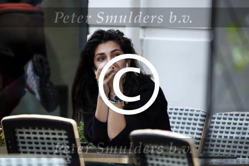 Amsterdam 7 juni 2017 
Anna Nooshin verdrietig bellend op terras