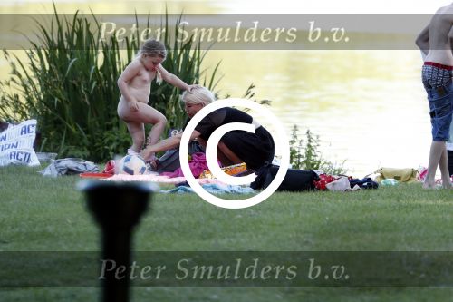 Amsterdam Amsterdamse Bos 17 juni 2017
Vincent Croiset met zijn zoons , zijn vriendin Tina de Bruin en hun baby Teddy , Annemarie Jung en Eva v d Gught met man en dochter