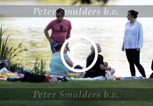 Amsterdam Amsterdamse Bos 17 juni 2017
Vincent Croiset met zijn zoons , zijn vriendin Tina de Bruin en hun baby Teddy , Annemarie Jung en Eva v d Gught met man en dochter