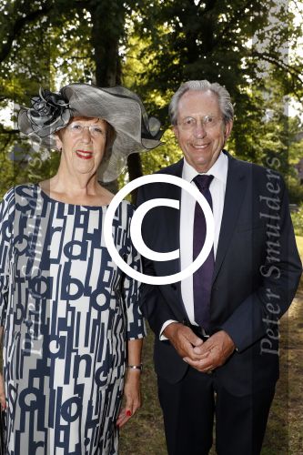 Haarzuilens 21 juni 2017
Haringparty bij kasteel de Haar. Annemarie Jorritsma met man