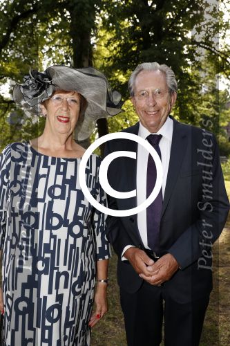 Haarzuilens 21 juni 2017
Haringparty bij kasteel de Haar. Annemarie Jorritsma met man