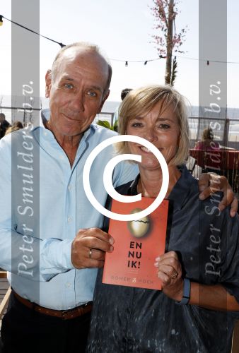 Zandvoort 1 juni 2017 
Boekpresentatie Peter Romer en zijn vrouw Anette Hock in standtent Rapa Nui . Hun kinderen waaronder Thijs en Nienke kregen het eerste boek.