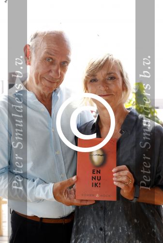 Zandvoort 1 juni 2017 
Boekpresentatie Peter Romer en zijn vrouw Anette Hock in standtent Rapa Nui . Hun kinderen waaronder Thijs en Nienke kregen het eerste boek.