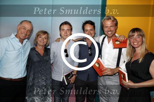 Zandvoort 1 juni 2017 
Boekpresentatie Peter Romer en zijn vrouw Anette Hock in standtent Rapa Nui . Hun kinderen waaronder Thijs en Nienke kregen het eerste boek.