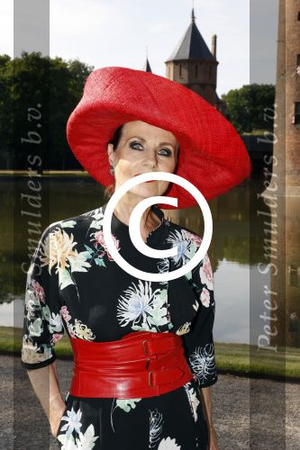 Haarzuilens 21 juni 2017
Haringparty bij kasteel de Haar. Ans Markus met Wybe Tuinman