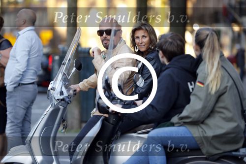 Amsterdam 16 juni 2017
Astrid Joosten achter op de vespa scooter bij Maik de Boer