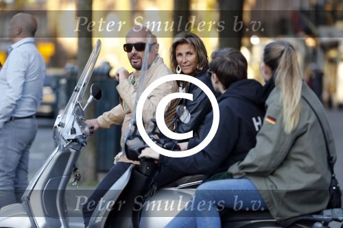 Amsterdam 16 juni 2017
Astrid Joosten achter op de vespa scooter bij Maik de Boer