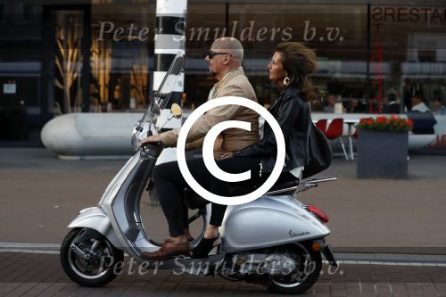 Amsterdam 16 juni 2017
Astrid Joosten achter op de vespa scooter bij Maik de Boer