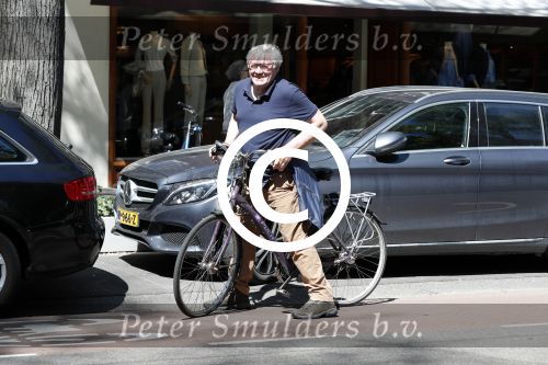 Amsterdam 28 mei 2017
Barrie Stevens op de fiets in amsterdam zuid
