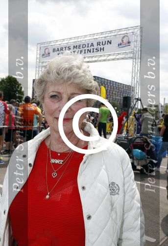 Hilversum 21 mei 2017
Bart \'s mediarun op het mediapark tbd de Bart de Graaff foundation. Aanwezig zus Miriam en moeder Marianne  van Bart de Graaff. Bridget Maasland zoon Mees , Kees Tol Howard Komproe en Jan Heemskerk lopen mee. Irene Moors presenteert het geheel.