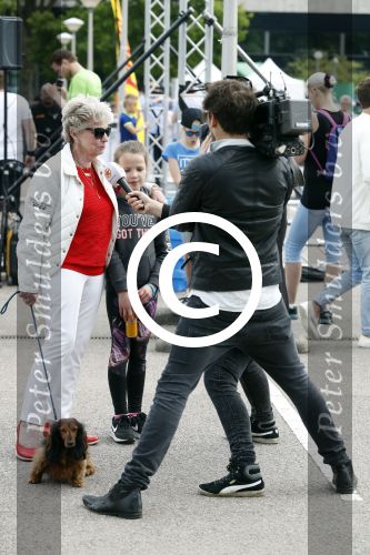 Hilversum 21 mei 2017
Bart \'s mediarun op het mediapark tbd de Bart de Graaff foundation. Aanwezig zus Miriam en moeder Marianne  van Bart de Graaff. Bridget Maasland zoon Mees , Kees Tol Howard Komproe en Jan Heemskerk lopen mee. Irene Moors presenteert het geheel.