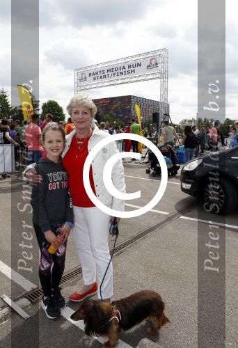 Hilversum 21 mei 2017
Bart \'s mediarun op het mediapark tbd de Bart de Graaff foundation. Aanwezig zus Miriam en moeder Marianne  van Bart de Graaff. Bridget Maasland zoon Mees , Kees Tol Howard Komproe en Jan Heemskerk lopen mee. Irene Moors presenteert het geheel.
